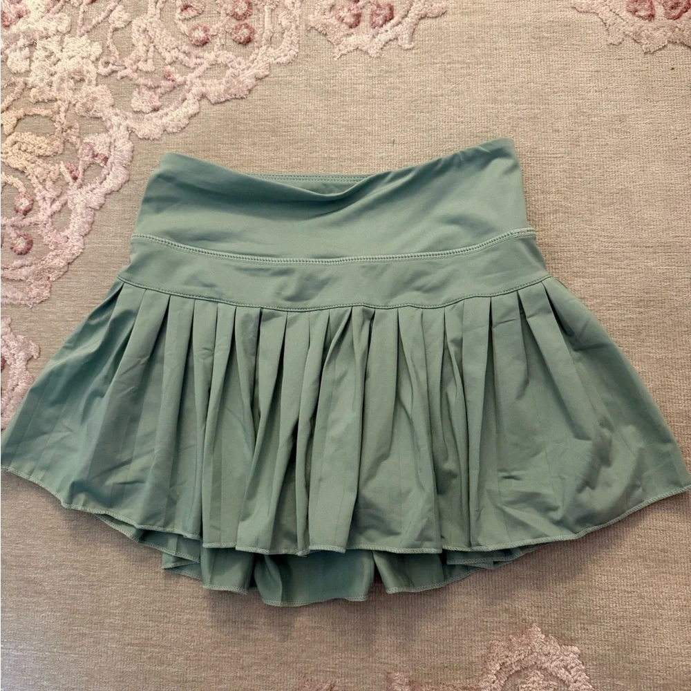 Gold hinge green skort! - Picture 1 of 1